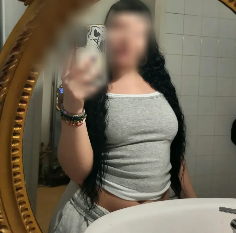 Katie, 29