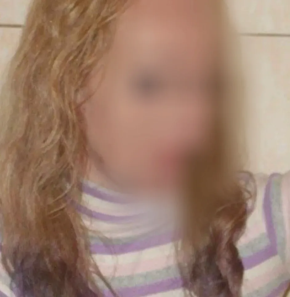 Rhona, 24